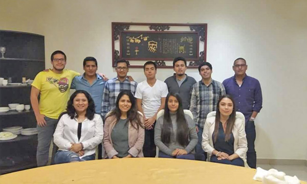 arnold-gutierrez-junto-grupo-wawqi